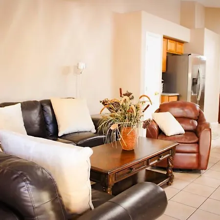 Sparkling Home Book Now! Minutes To Ap & Lv Strip!